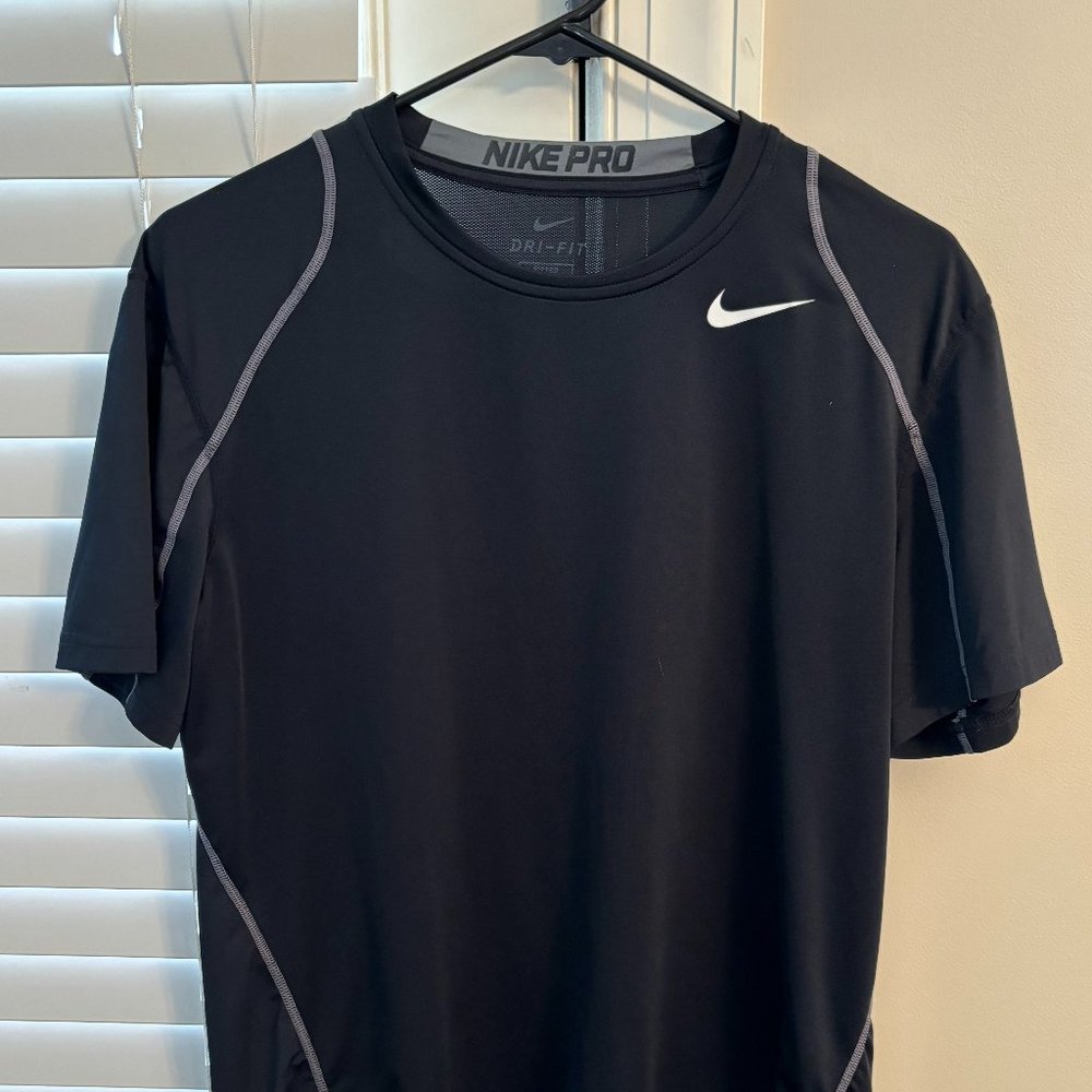 Nike Pro Men's Dri-FIT Fitted Black Short-Sleeve workout shirt